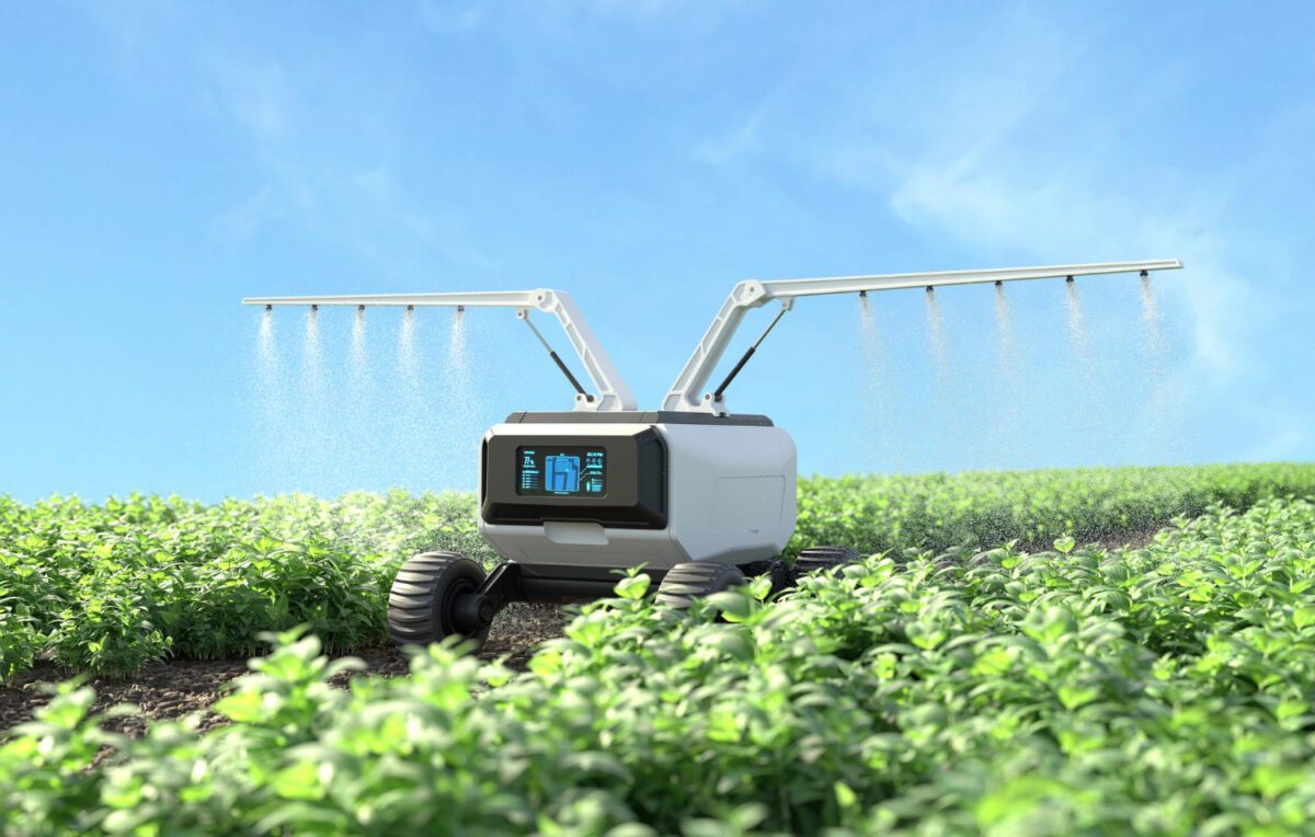 robot-spraying-fertilizer-Eagmark-Agri-Hub-1200x764.jpg